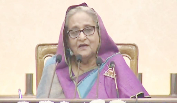 ডাক্তার সাহেবরা শুধু প্র্যাক্টিস করে আর টাকা কামাই করে