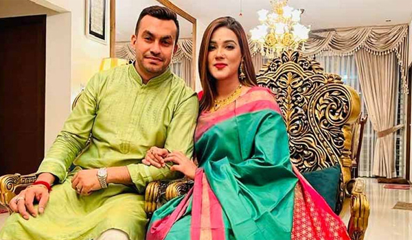 অবশেষে আনুষ্ঠানিক বিচ্ছেদ হয়েই গেল মাহির