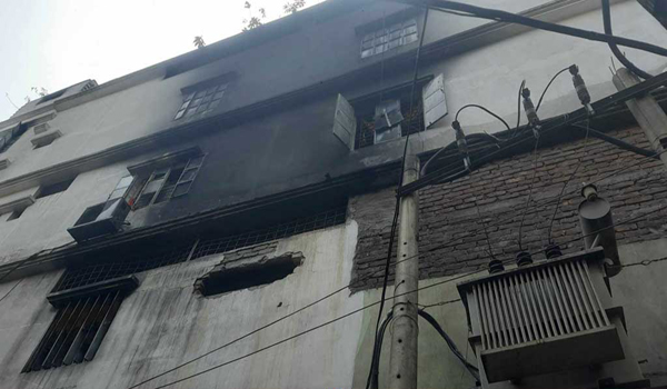 চকবাজারে আগ্নিকাণ্ড : ‘কমিশনার ভবনটি’ ভরা ছিল কেমিক্যালে