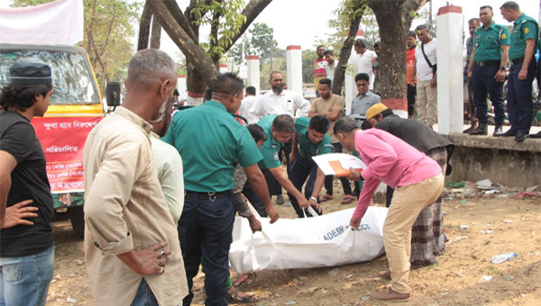 আলিয়া মাদ্রাসা মাঠ থেকে যুবকের লাশ উদ্ধার