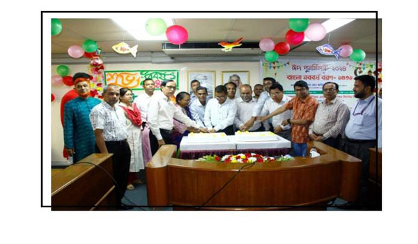 জালালাবাদ গ্যাসের কর্মকর্তা-কর্মচারীদের ঈদ পুনর্মিলনী-২০২৪ ও বাংলা বর্ষ বরণ-১৪৩১ উদযাপন জালালাবাদ গ্যাস টি এ্যান্ড ডি সিস্টেম লিমিটেড-এর ক্রীড়া ও সাংস্কৃতিক পরিষদের উদ্যোগে বিপুল উৎসাহ-উদ্দীপনার সাথে ঈদ পুনর্মিলনী-২০২৪ ও বাংলা বর্ষ বরণ-১৪৩১ উদযাপন করা হয়। উক্ত অনুষ্ঠানে প্রধান অতিথি হিসেবে উপস্থিত ছিলেন কোম্পানির ব্যবস্থাপনা পরিচালক মোঃ আতিকুর রহমান। অনুষ্ঠানের প্রধান অতিথি বিগত বছরের গ্লানি মুছে ফেলে নব উদ্যমে এগিয়ে যাওয়ার জন্য সকলকে আহবান জানান এবং কোম্পানির উত্তরোত্তর সম্বৃদ্ধি কামনা করেন। ঈদ পুনর্মিলনী-২০২৪ ও বাংলা বর্ষ বরণ-১৪৩১ উদযাপন অনুষ্ঠানে কোম্পানির মহাব্যবস্থাপক, উপমহাব্যবস্থাপক ও ব্যবস্থাপক পর্যায়ের কর্মকর্তসহ জালালাবাদ গ্যাস অফিসার্স ওয়েলফেয়ার এসোসিয়েশনের সাধারণ সম্পাদক এবং জালালাবাদ গ্যাস কর্মচারি লীগ-১৬৯০(সিবিএ)এর সাধারণ সম্পাদক শুভেচ্ছা বক্তব্য রাখেন। বক্তৃতা শেষে কোম্পানির ব্যবস্থাপনা পরিচালক মোঃ আতিকুর রহমান বাংলা বর্ষবরণ-১৪৩১ পালন উপলক্ষে কেক কেটে অনুষ্ঠানের সমাপ্তি ঘোষণা করেন। এসময় কোম্পানির মহাব্যবস্থাপক, উপমহাব্যবস্থাপক, ব্যবস্থাপক, জালালাবাদ গ্যাস ক্রীড়া ও সাংস্কৃতিক পরিষদের নেতৃবৃন্দ, জালালাবাদ গ্যাস অফিসার্স ওয়েলফেয়ার এসোসিয়েশনের নেতৃবৃন্দ, জালালাবাদ গ্যাস কর্মচারি লীগ-১৬৯০ (সিবিএ) এর নেতবৃন্দসহ সকল স্তরের কর্মকর্তা-কর্মচারীবৃন্দ উপস্থিত ছিলেন।
