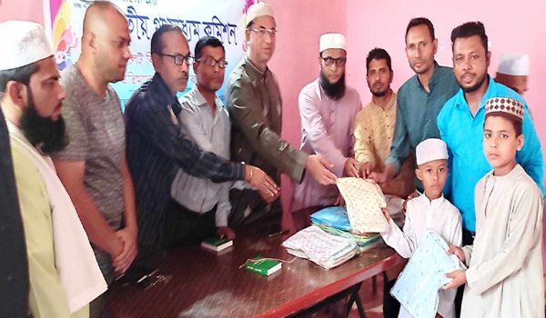সোসাইটি অব জাতীয় গণমাধ্যম কমিশনের উদ্যোগে এতিমদের মধ্যে ঈদ বস্ত্র বিতরণ
