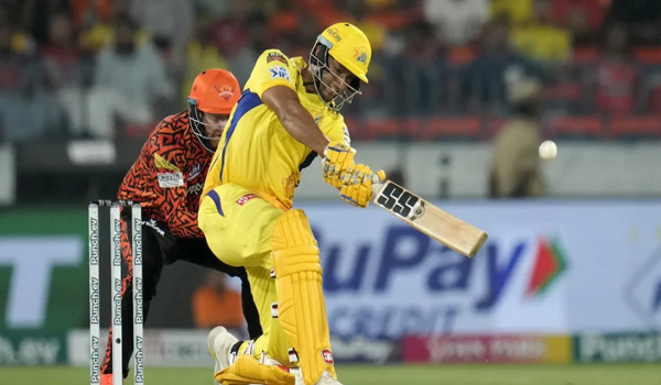 হায়দ্রাবাদের বিপক্ষে লড়াকু পুঁজি চেন্নাইয়ের