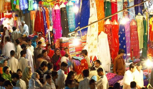 শেষ সময়ের ঈদ কেনাকাটায় উপচেপড়া ভিড়