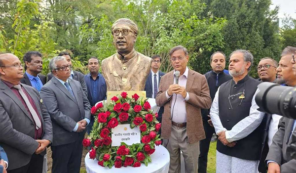 ভিয়েনায় বঙ্গবন্ধুর আবক্ষ ভাস্কর্য উন্মোচন