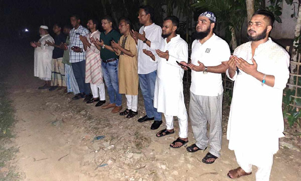 যুবদল নেতা জিলুর পরিবারের খোঁজখবর নিতে তার গ্রামে বাড়িতে যান কেন্দ্রীয় নেতৃবৃন্দ