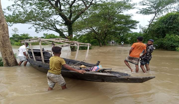 পাহাড়ি ঢলে আকস্মিক বন্যা ৩ লাখ মানুষ পানিবন্দি