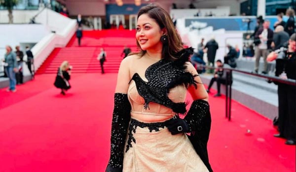 কানের রেড কার্পেটে এ কোন ভাবনা