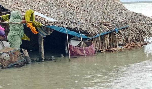 খুলনায় ৭৭ হাজার ঘরবাড়ি বিধ্বস্ত