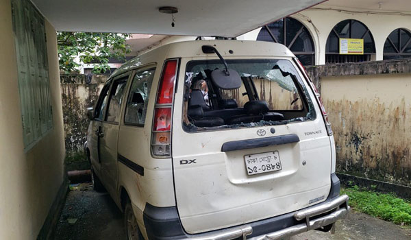 আজাদের বাসায় ‘হামলার জেরে’ সাবেক ছাত্রলীগ নেতার বাসায় হামলার অভিযোগ