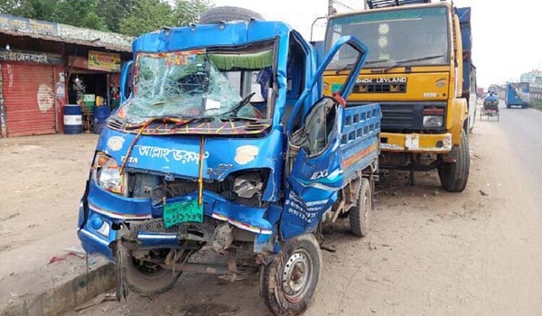 গাজীপুরে ট্রাক-পিকআপ ভ্যানের সংঘর্ষে নিহত ২