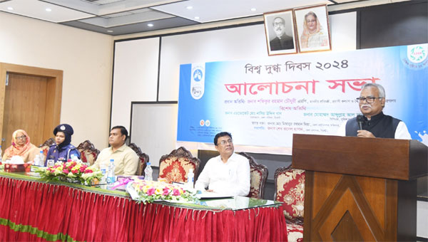 দুধের উৎপাদন বাড়াতে খামারিদের উৎসাহিত করতে হবে: শফিক চৌধুরী