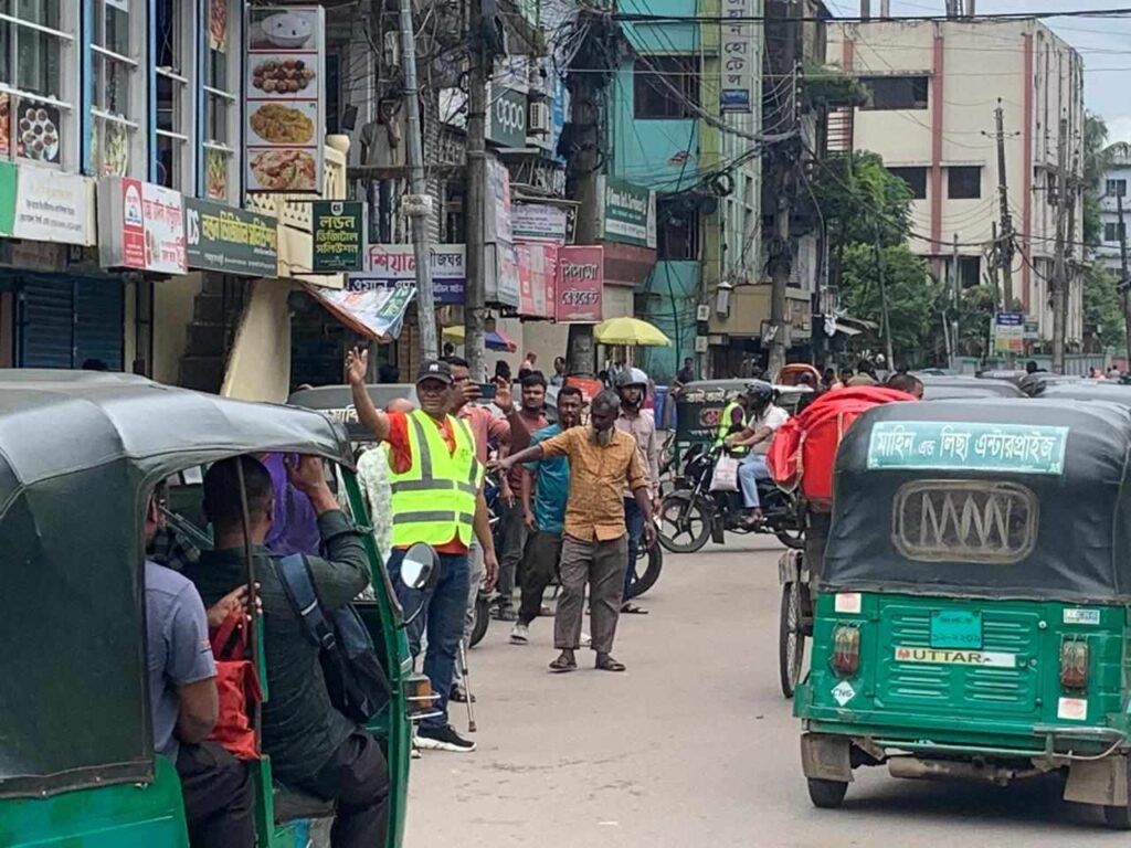 নগরীতে যানজট নিরসন ও ফুটপাত দখমুক্ত
করতে কাজ করছে নিসচা