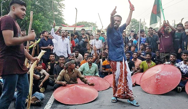 শেখ হাসিনাকে দেশে ফেরাতে টুঙ্গিপাড়া আ.লীগের বিক্ষোভ