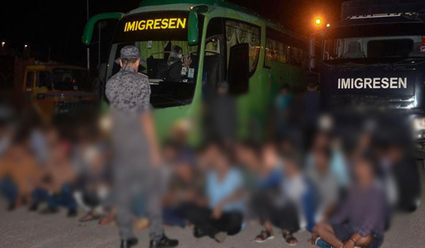 মালয়েশিয়ায় ১৭ বাংলাদেশিসহ ৩০ জন অভিবাসীকে আটক