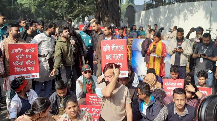 ৩ দাবিতে প্রধান উপদেষ্টার বাসভবনে সামনে ইনকিলাব মঞ্চের অবস্থান