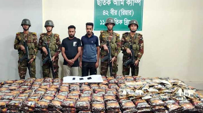 সেনাবাহিনীর অভিযানে ভারতীয় খাদ্য সামগ্রী জব্দ,২ চোরাকারবারি গ্রেফতার