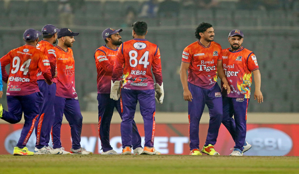 হ্যাটট্রিক জয়ের পর চিটাগং ও খুলনার দিকে তাকিয়ে রাজশাহী