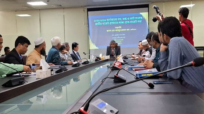 ১৬ বছর সংবাদপত্র সুবিধা পায়নি, বরং আক্রমণের শিকার হয়েছে
