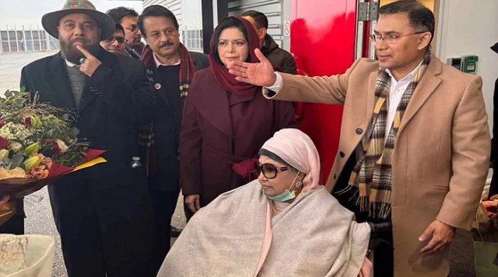 দেশে ফিরছেন খালেদা জিয়া, সঠিক সময়ের অপেক্ষায় তারেক রহমান
