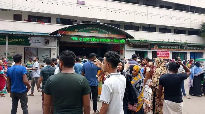 কোরবানি দিতে গিয়ে আহত শতাধিক মানুষ