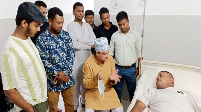 ২৫নং ওয়ার্ড বিএনপির ছাত্র বিষয়ক সম্পাদক নজমুলের শয্যাপাশে কয়েস লোদী