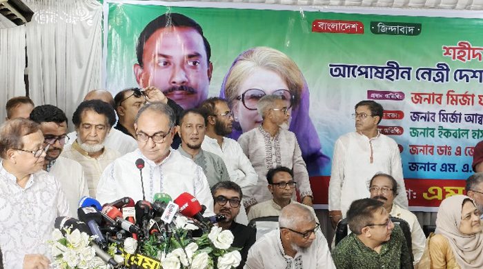 হাসিনার দোসররা এখনও দেশ ছাড়ে নাই: মির্জা আব্বাস