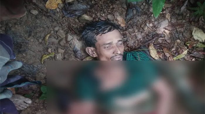 সীমান্তের ওপারে পড়ে আছে বাংলাদেশি যুবকের গুলিবিদ্ধ লাশ