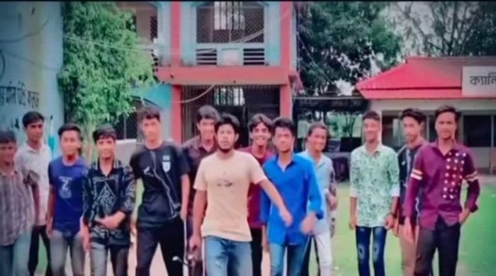 জকিগঞ্জে শিক্ষাপ্রতিষ্ঠানের সামনে অস্ত্র মহড়ার ভিডিও ভাইরাল