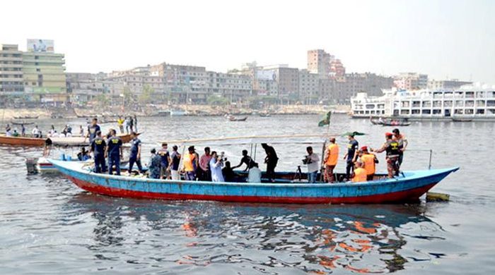 বুড়িগঙ্গায় হাত বাঁধা যুবক-যুবতীর ভাসমান মরদেহ উদ্ধার