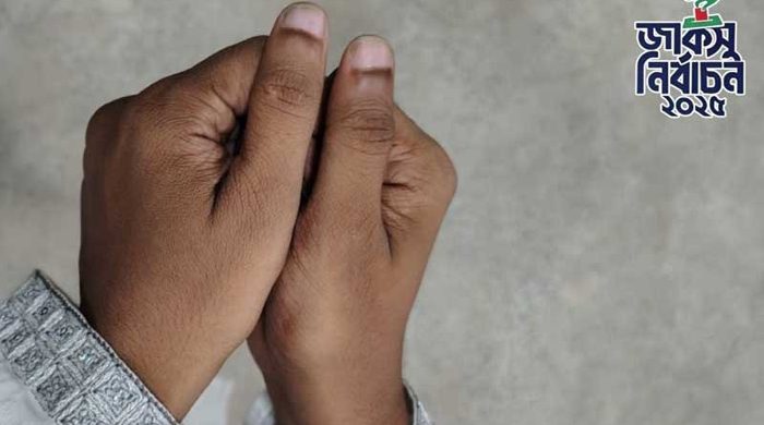 জাকসু নির্বাচন : ভোটারদের হাতে দেওয়া হয়নি কালি
