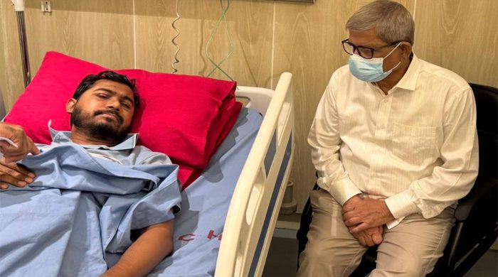 নুরকে দেখতে হাসপাতালে মির্জা ফখরুল