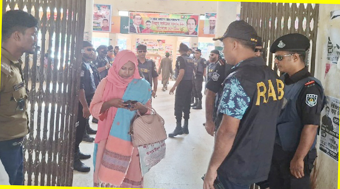 ৭ যাত্রীকে জরিমানা অবৈধভাবে ট্রেনের টিকিট কেনায়