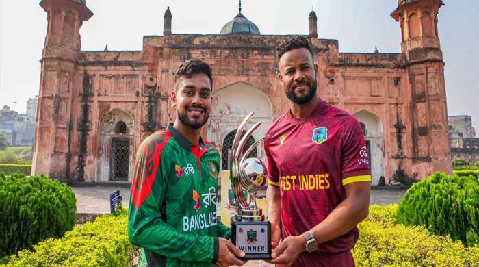 টস হেরে ফিল্ডিংয়ে বাংলাদেশ