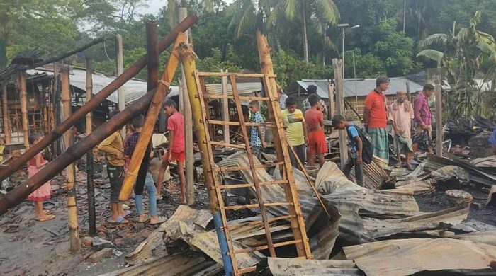 সাতক্ষীরার তালায় অগ্নিকাণ্ডে সাত দোকান পুড়ে ছাই
