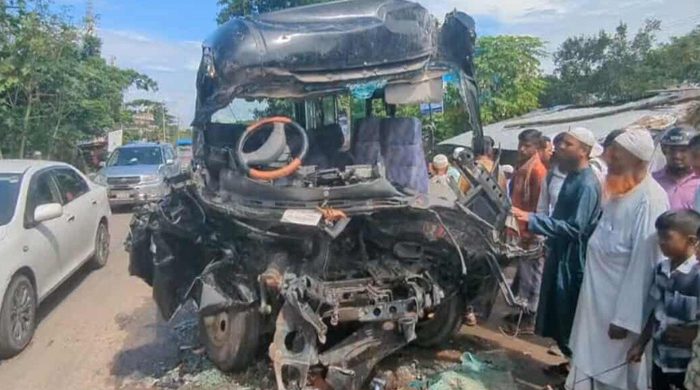 পটুয়াখালীতে দুই বাসের সংঘর্ষে র‍্যাব সদস্য ও শিশু নিহত