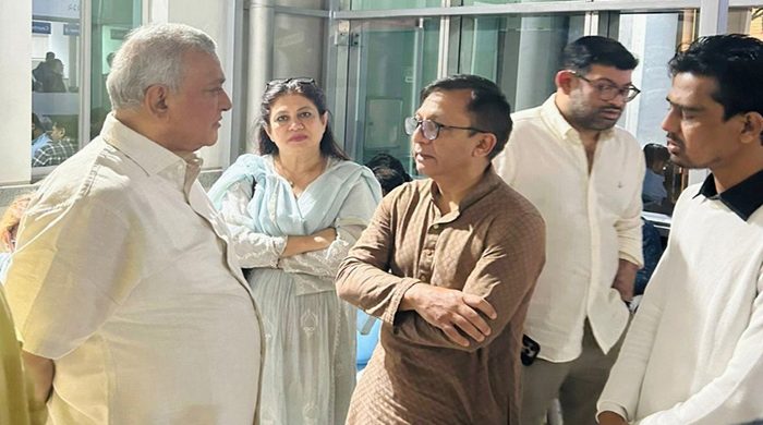 হাসপাতালে গিয়ে খালেদা জিয়ার চিকিৎসার খবর নিলেন খন্দকার মুক্তাদির