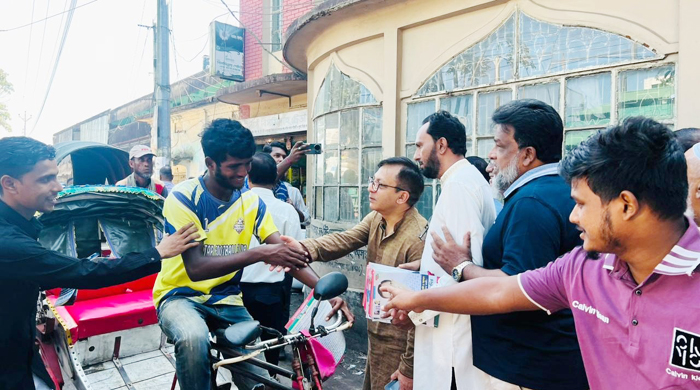 নগরীর কালীঘাটসহ বিভিন্ন এলাকায় দিনব্যাপী গণসংযোগকালে খন্দকার মুক্তাদির