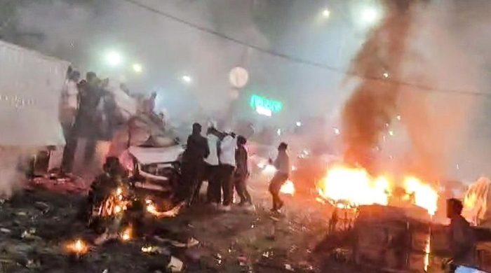 দিল্লির লালকেল্লার কাছে গাড়িতে শক্তিশালী বিস্ফোরণ, নিহত ৮