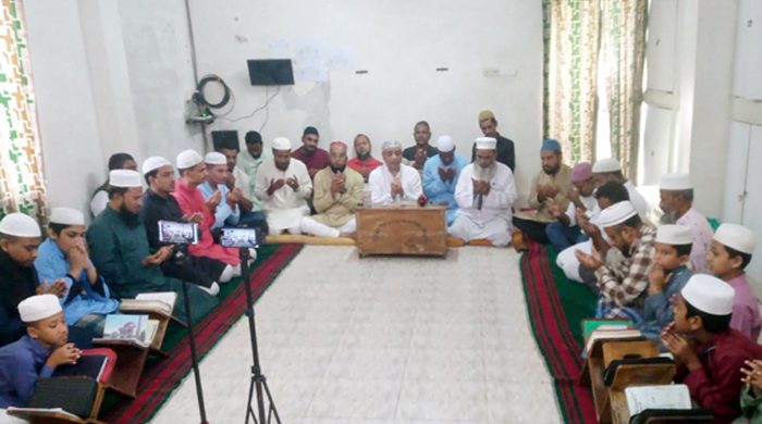 খালেদা জিয়ার রোগমুক্তি ও সুস্থতা কামনায় ১৭নং ওয়ার্ড স্বেচ্ছাসেবক দলের দোয়া মাহফিল