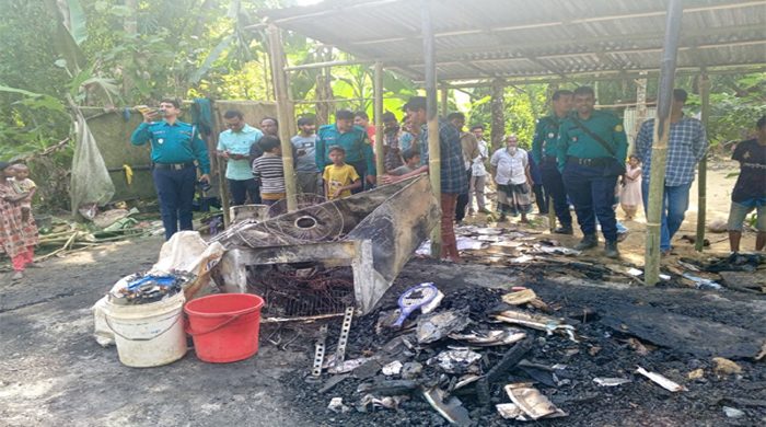 আগুনে পুড়ে ছাই চা-শ্রমিকের স্বপ্ন: ক্ষয়ক্ষতি ৫ লক্ষাধিক