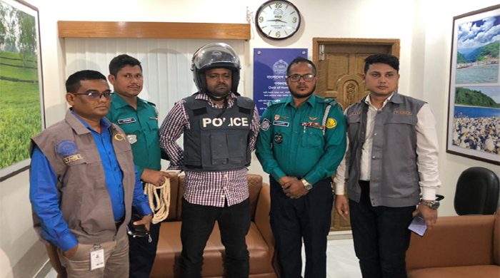সাগরদীঘিরপাড়ে সিআইডি কর্মকর্তার ওপর ছুরিকাহত, গ্রেপ্তার ১