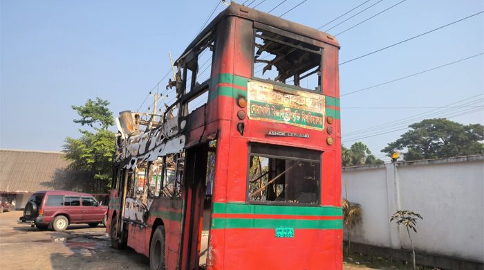 নোবিপ্রবি শিক্ষার্থীদের ২ বাসে আগুন দিয়েছে দুর্বৃত্তরা