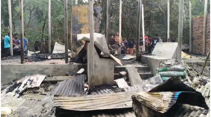 বিএনপি নেতার ঘরে তালা লাগিয়ে অগ্নিসংযোগ, ঘুমন্ত শিশু নিহত দগ্ধ ৩