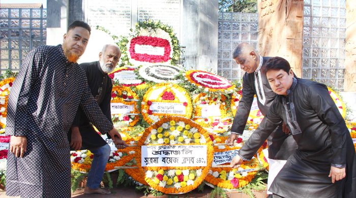 শহীদ বুদ্ধিজীবী দিবসে সুরমা বয়েজ ক্লাবের শ্রদ্ধাঞ্জলি অর্পন