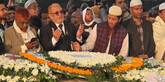 বেগম খালেদা জিয়ার কবরে শ্রদ্ধা নিবেদন ও শোক বইয়ে স্বাক্ষর করলেন সিকৃবি'র ভিসি প্রফেসর ড. মো: আলিমুল ইসলাম
