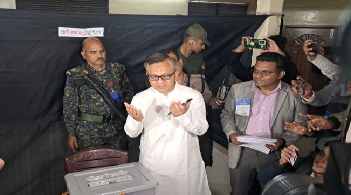ভোট দিতে পেরে আল্লাহর কাছে শুকরিয়া জানালেন খন্দকার মুক্তাদির