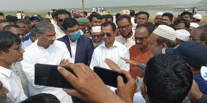 সুনামগঞ্জের ধর্মপাশায় হাওর রক্ষা বাঁধ পরিদর্শন করেন- পানি সম্পদ মন্ত্রী শহীদ উদ্দিন চৌধুরী এ্যানি