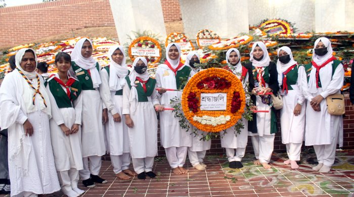 শহীদ মিনারে ভাষা শহীদদের প্রতি গার্ল গাইডস এসোসিয়েশন সিলেট অঞ্চল শ্রদ্ধাঞ্জলি অর্পণ