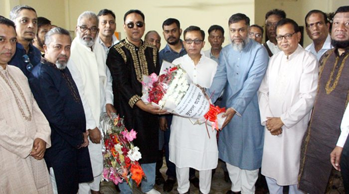 সিলেট-১ আসনের নবনির্বাচিত এমপি খন্দকার মুক্তাদিরকে দোকান মালিক সমিতির শুভেচ্ছা